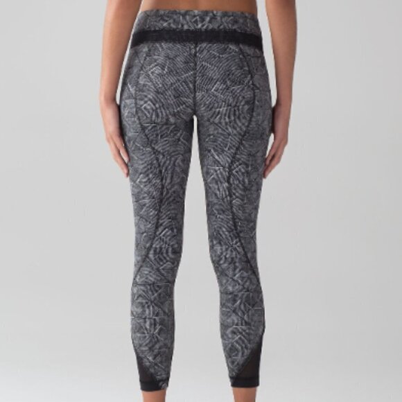 Lululemon Inspire Tight II in Formation Alpine White Black / Black sz 6 - Picture 3 of 6
